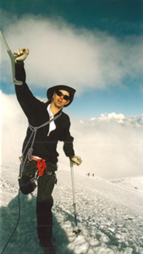 Ascension du Mont Blanc sur une prothèse tibiale et des béquilles