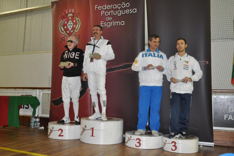 Blind Fencing in Lisbon : A French competitor wins the first international round