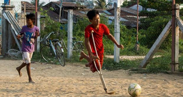 Burma, a young player not like the others...